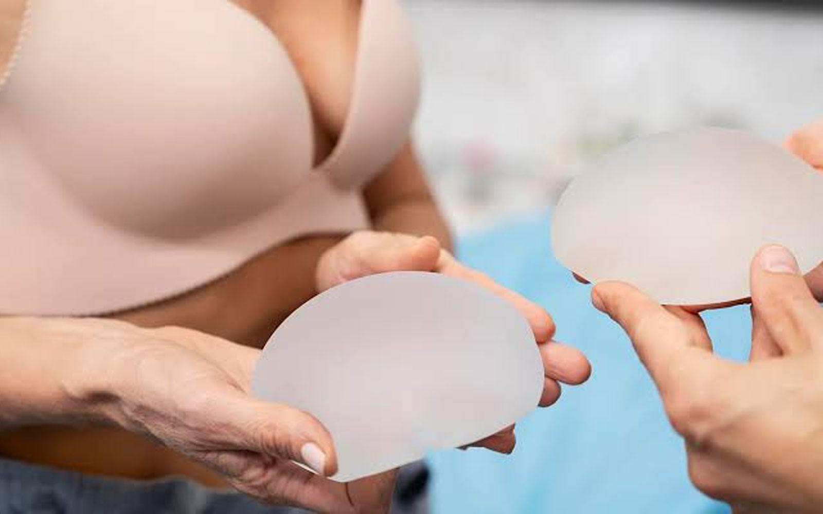 جراحی پروتز سینه یا ایمپلنت سینه 