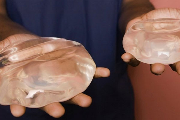 آیا پروتز سینه عوارض جانبی دارد؟ 